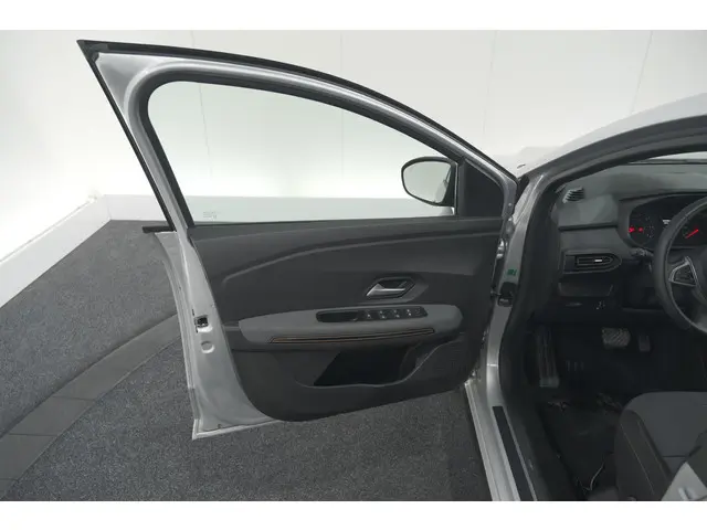 Dacia Sandero Stepway TCe 90 Extreme 2024 Benzine 32