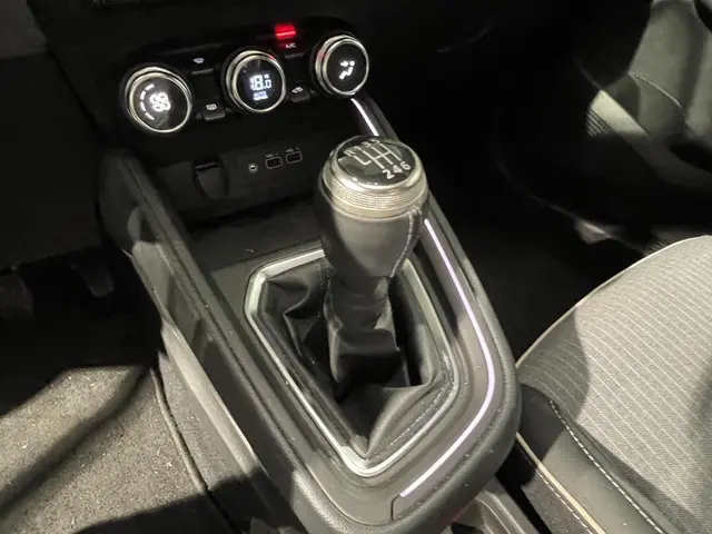 Renault Clio 1.0 TCe 90 GPF techno 2023 Benzine 21