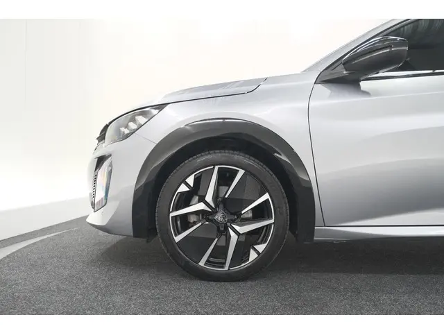 Peugeot 208 Hybrid 136 e-DCS6 GT 2024 Hybride Benzine 19