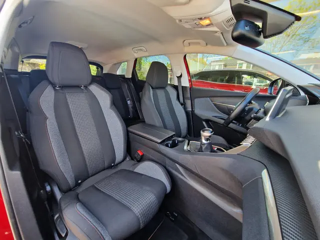 Peugeot 3008 1.2T Automaat 130pk Active 2019 Benzine 6