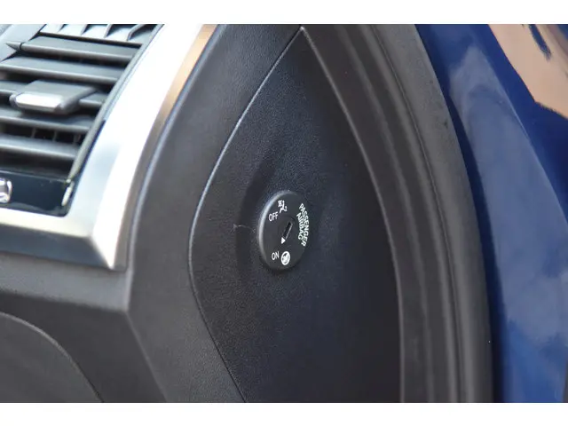 BMW X3 xDrive20i High Executive 2018 Benzine 30