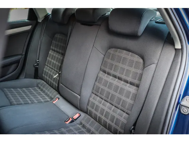 Audi A4 Avant 1.8 TFSI Business Edition 2014 Benzine 15