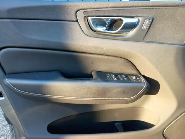 Volvo XC60 T5 AWD R-Design 2019 Benzine 12