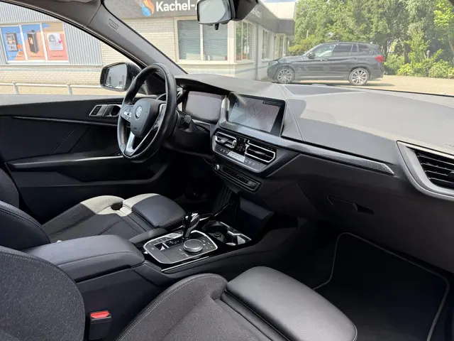 BMW 1 Serie 118i Executive Ed. Sport 2022 Benzine 12