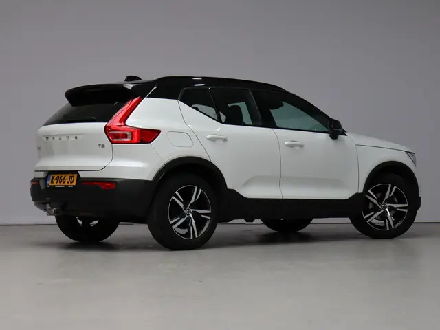 Volvo XC40 T2 Automaat R-Design 2021 Benzine 2