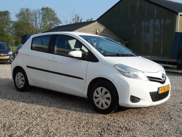 Toyota Yaris 1.0 VVT-i Now 2014 Benzine 3