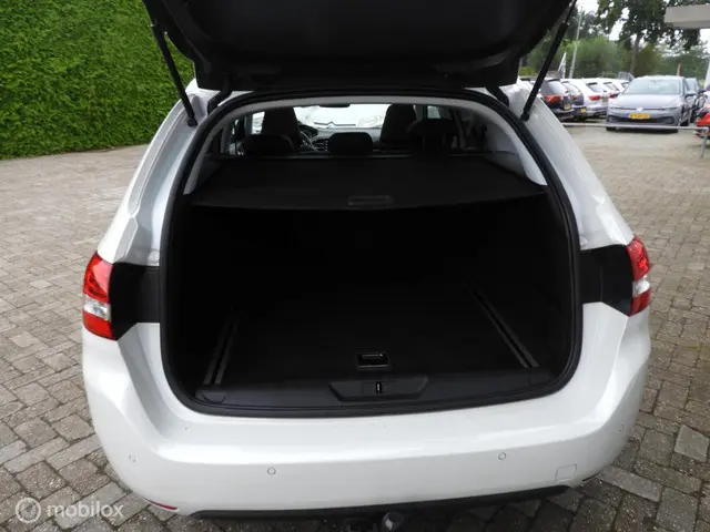 Peugeot 308 SW 1.2 e-THP Première 2014 Benzine 12
