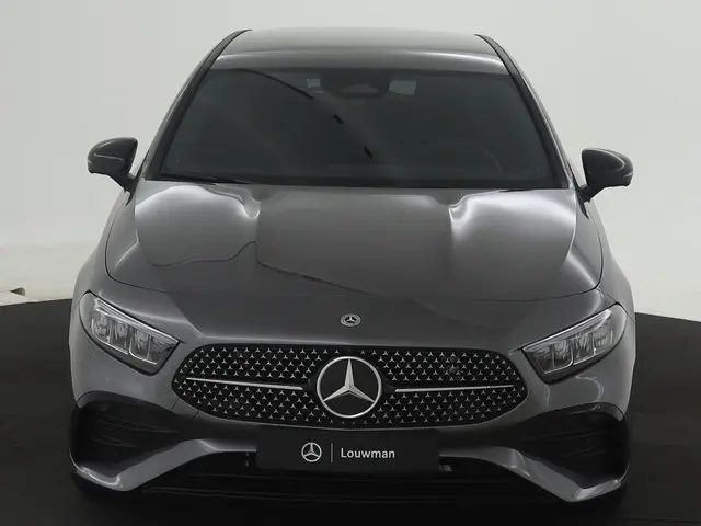Mercedes-Benz A-Klasse 200 AMG Line 2024 Benzine 21