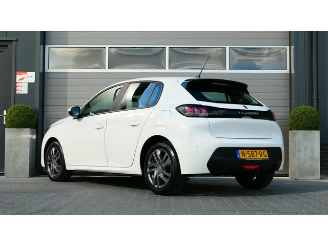 Peugeot 208 1.2 PureTech Blue Lease Active 2022 Benzine 9