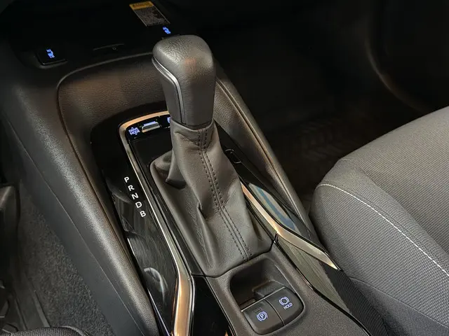 Toyota Corolla 1.8 Hybrid TeamD 2022 Hybride Benzine 6