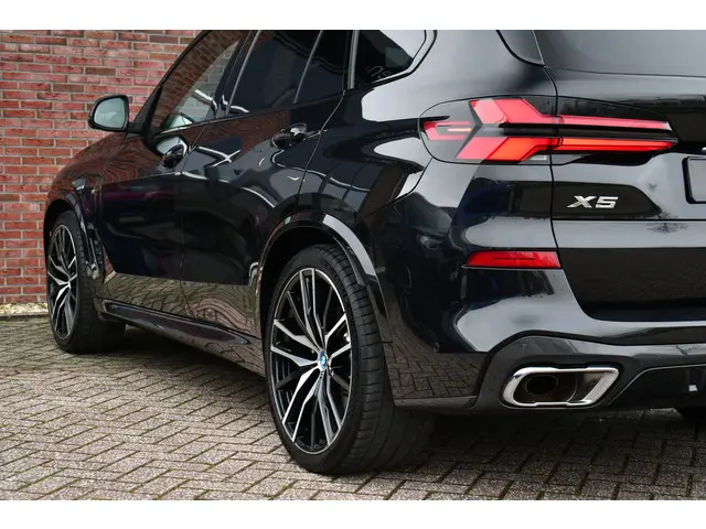 BMW X5 xDrive50e M-Sport 2023 Hybride Benzine 35