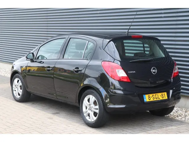 Opel Corsa 1.4-16V Berlin | 5 drs | Airco | NAP 2013 Benzine 3