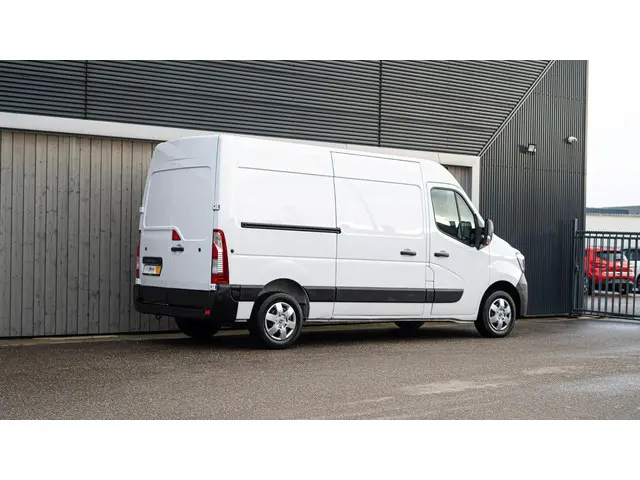 Renault Master T35 2.3 dCi 135 L2H2 Comfort 2022 Diesel 8