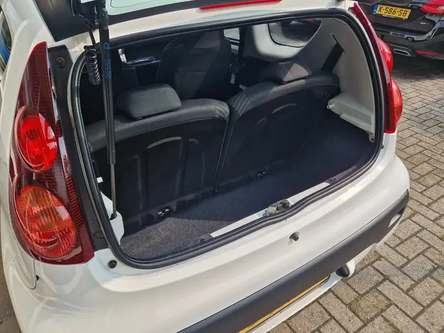 Peugeot 107 1.0 Active 2013 Benzine 6