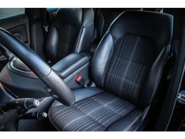 Mercedes-Benz B-Klasse 180 Prestige 2013 Benzine 11