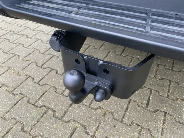 Toyota Hilux 2.8 D-4D Double Cab Invincible 2024 Diesel 14