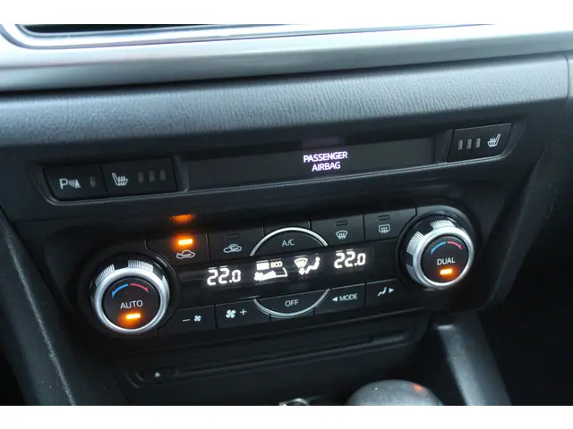 Mazda 3 2.0 GT-M//Bose//Automaat//Navi!! 2014 Benzine 17