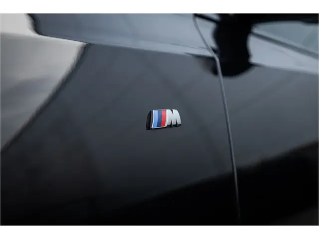 BMW 3 Serie Touring 320i M Sport High Ex 2021 Benzine 29