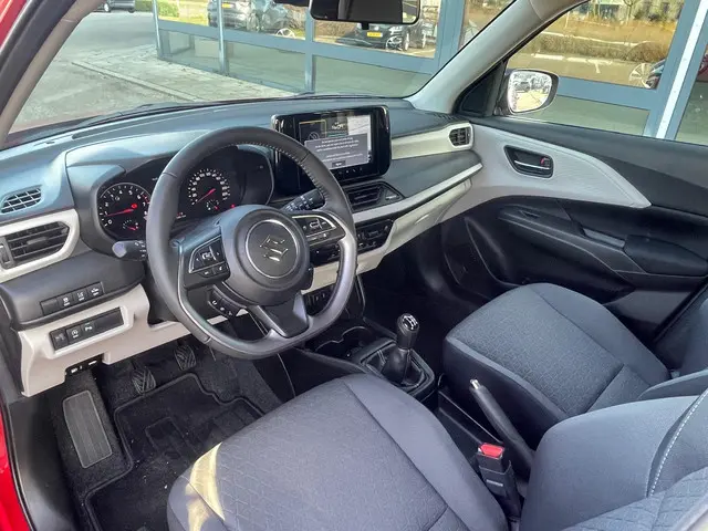 Suzuki Swift 1.2 Select Smart Hybrid 2025 Benzine 8