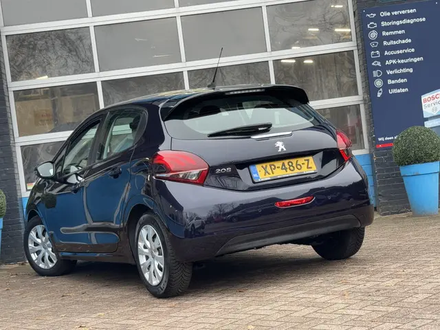 Peugeot 208 1.2 RIJKLAAR! Nieuwe Distributie 2019 Benzine 45