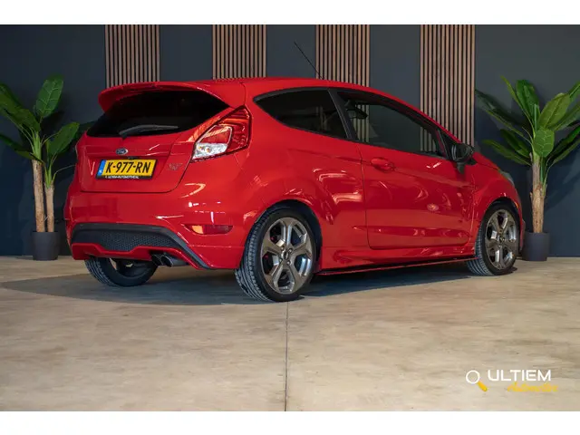 Ford Fiesta 1.6 ST2 2013 Benzine 2