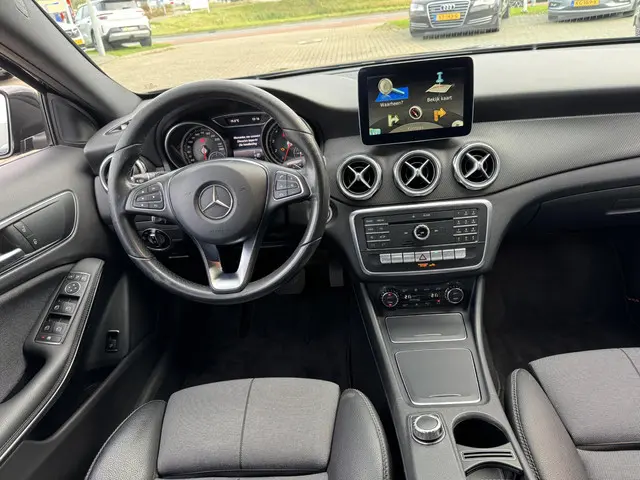 Mercedes-Benz GLA 180 Business Solution 2017 Benzine 9