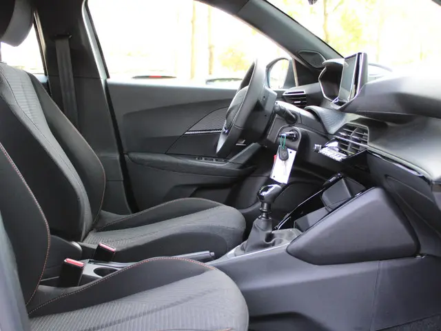Peugeot 2008 1.2 PureTech 100 Style 2025 Benzine 6