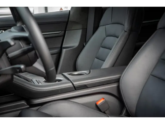 Porsche Taycan Sport Turismo GTS 93 kWh 2023 Elektrisch 28