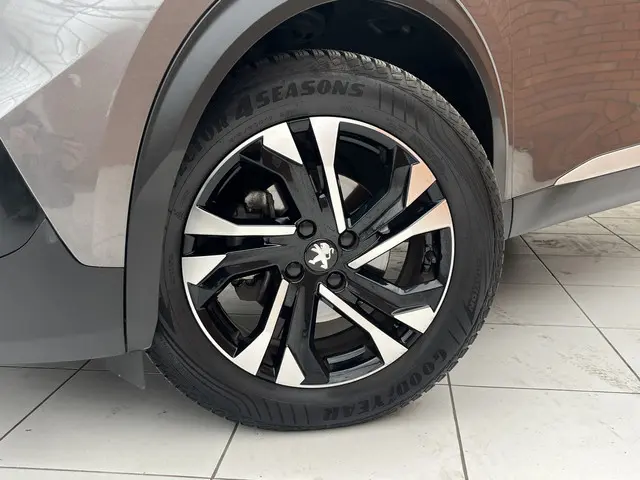 Peugeot 2008 PureTech 100 Allure Pack 2022 Benzine 4