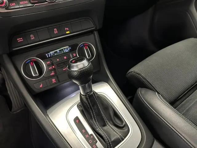 Audi Q3 1.4 TFSI CoD Sport S Line Edition 2017 Benzine 17