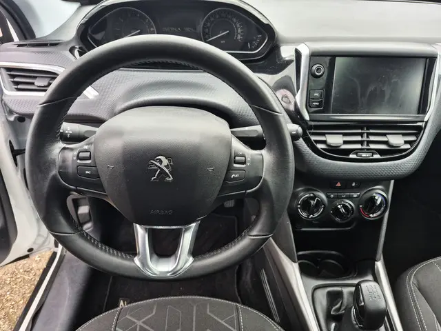 Peugeot 2008 1.2 PureTech Blue Lion 2018 Benzine 19