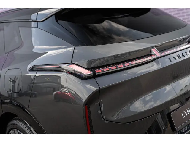 Lynk & Co 08 1.5 More 2025 Hybride Benzine 33