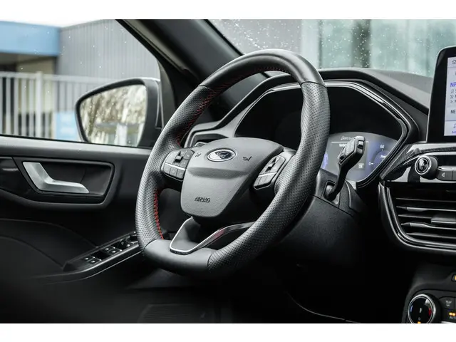 Ford Kuga 2.5 PHEV ST-Line 2023 Hybride Benzine 9