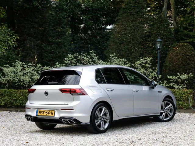 Volkswagen Golf 1.5 eTSI R-Line 2022 Benzine 5