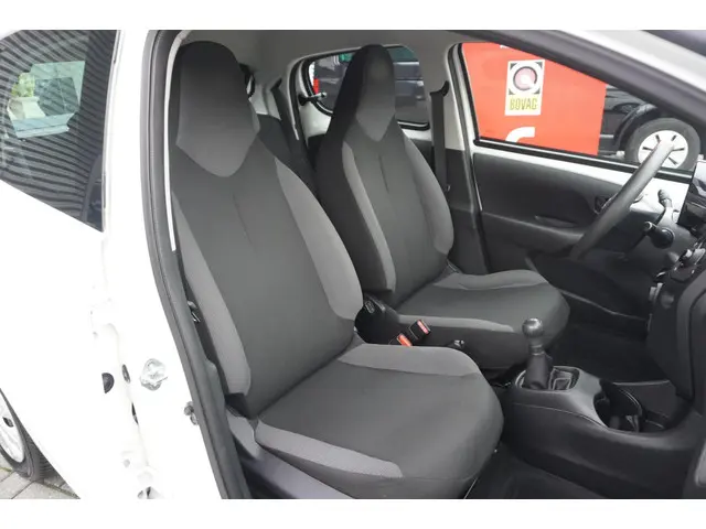 Peugeot 108 1.0 e-VTi Access / Radio / NAP 2018 Benzine 24