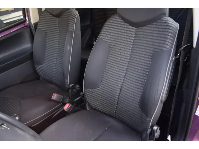 Peugeot 107 1.0 Active 2012 Benzine 7