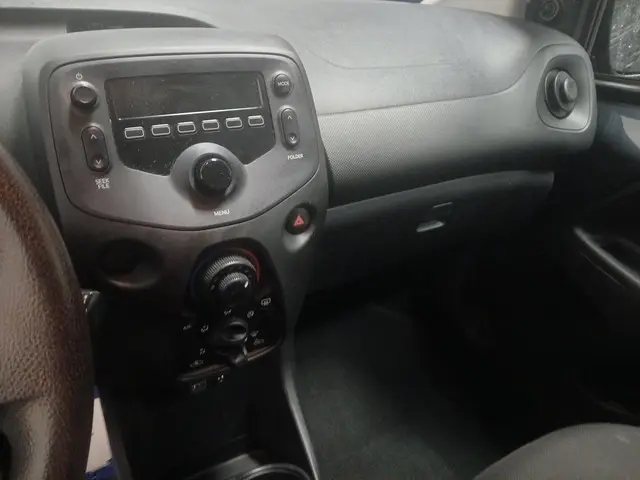 Toyota Aygo 1.0 VVT-i x-now - Frontschade 2017 Benzine 15