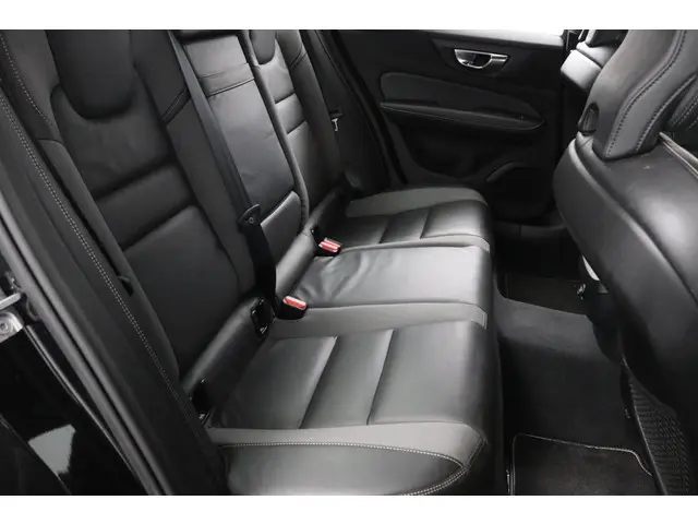 Volvo S60 2.0 T4 R-Design 2020 Benzine 31