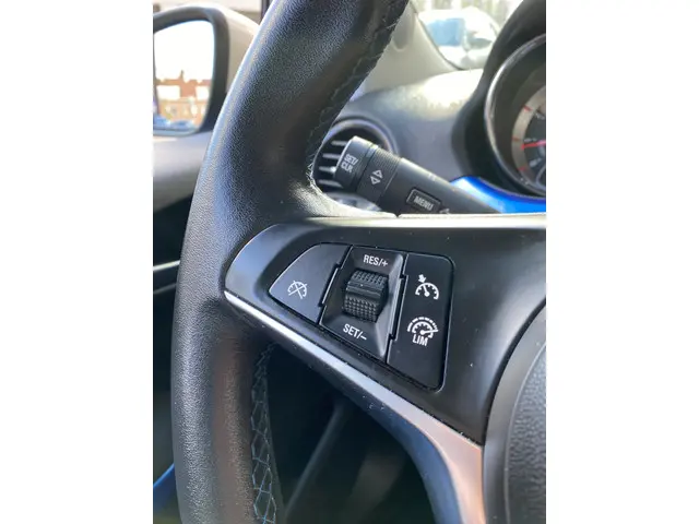 Opel ADAM 1.2 2016 Benzine