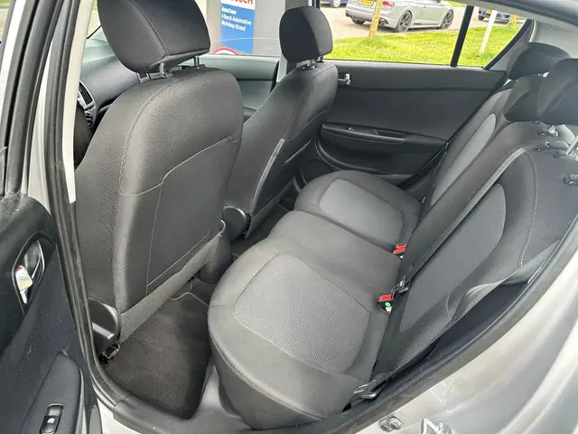 Hyundai i20 1.4i i-Vision 2013 Benzine 11