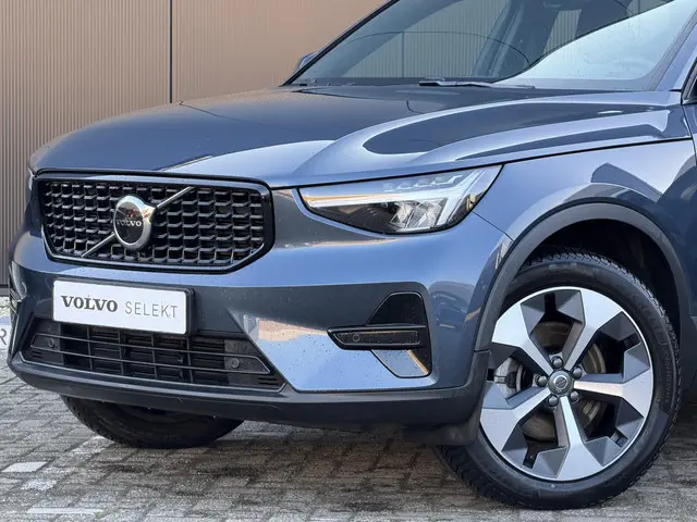 Volvo XC40 2.0 B4 Plus Dark 2025 Benzine 2