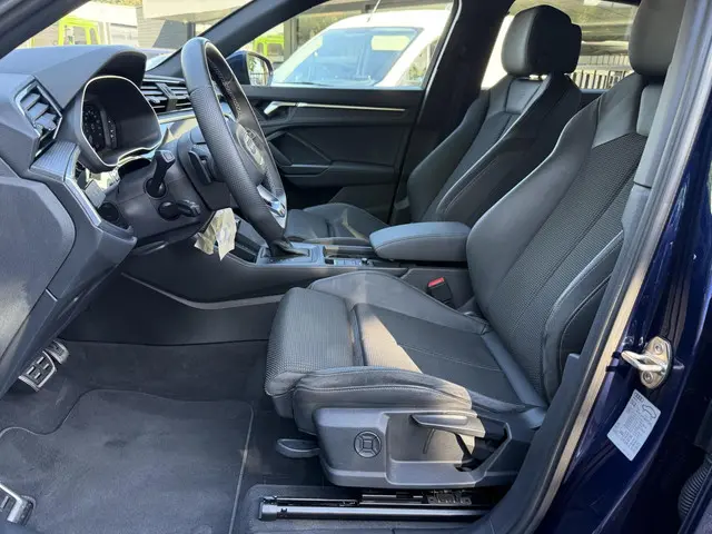 Audi Q3 45 TFSI e S edition 2022 Hybride Benzine 4
