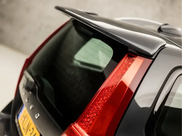 Volvo V70 1.6 T4 R-Design 2013 Benzine 29