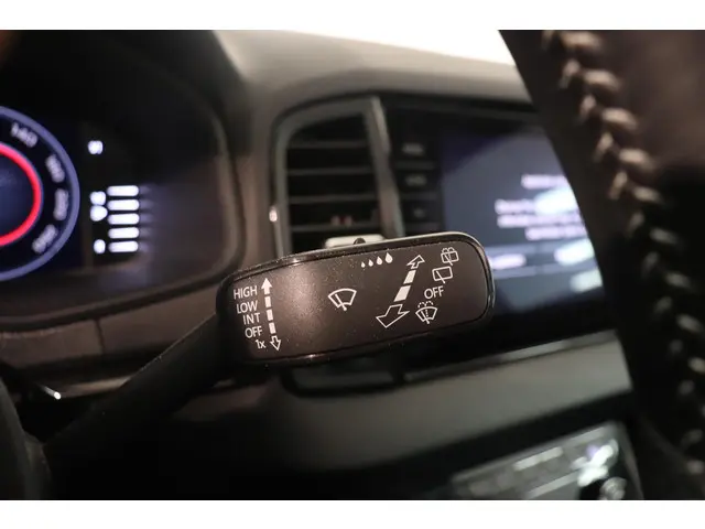 Škoda Karoq 1.5 TSI ACT Sportline Business 2021 Benzine 32