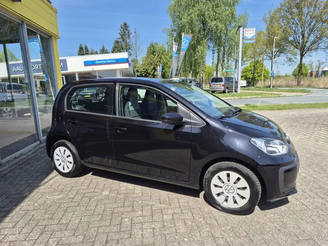 Volkswagen up! 1.0 BMT move up! 2020 Benzine 4