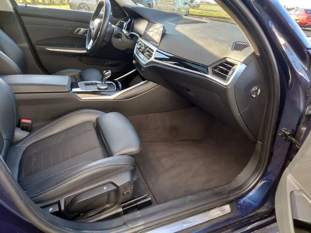 BMW 3 Serie Touring 330i High Executive 2019 Benzine 15