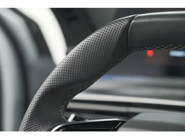 Peugeot 3008 1.2 Hybrid 136 GT 2024 Hybride Benzine 34