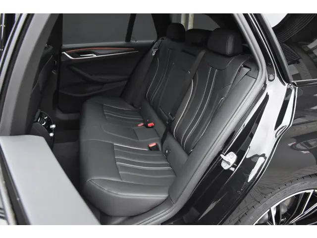 BMW 5 Serie Touring 540i xDrive 2020 Benzine 13