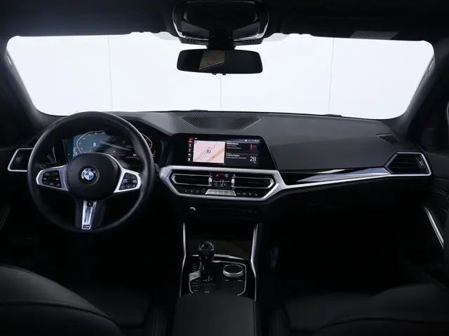 BMW 3 Serie Touring 320i Executive Edition 2020 Benzine 17