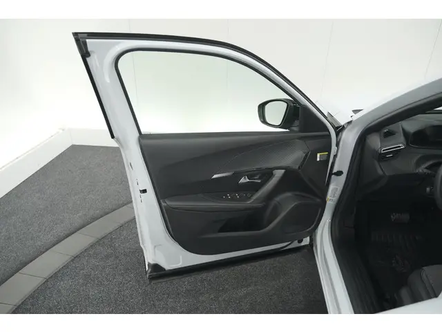 Peugeot 2008 PureTech 130 EAT8 Allure 2024 Benzine 66
